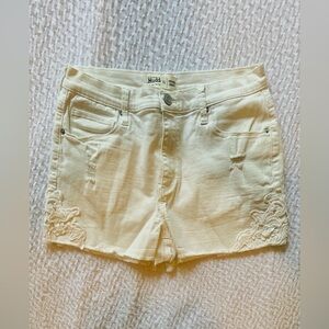 MUDD STRETCH WHITE HIGH RISE APPLIQUÉ DISTRESSED DENIM SHORTS XL SIZE 15 .